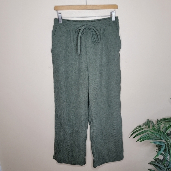 NWT Everyday Chic Boutique | Olive Green Corduroy Pull-On Waist Cropped Pants - Picture 1 of 6